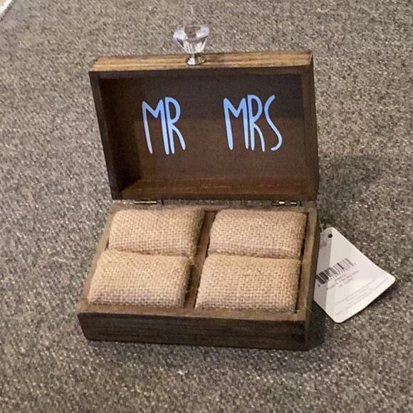 Wooden Mr. & Mrs. Box Ring Holder by Evergreen. NWT. - Picture 1 of 4
